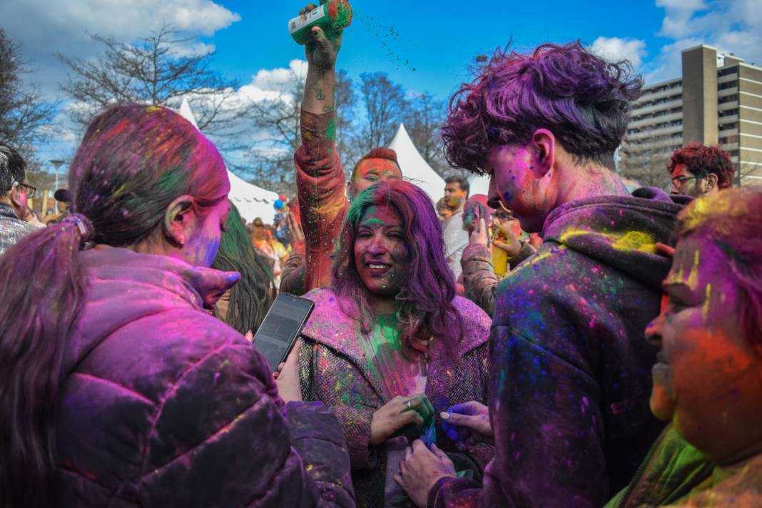 Bu kadar renklere boyanmış festival görmediniz! Baharın gelişini böyle kutladılar 2